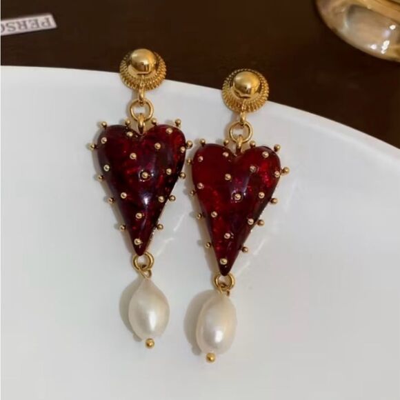 ♥️ Elegant Red Heart Dangle Earrings with Pearl Drop ♥️ - Picture 4 of 6